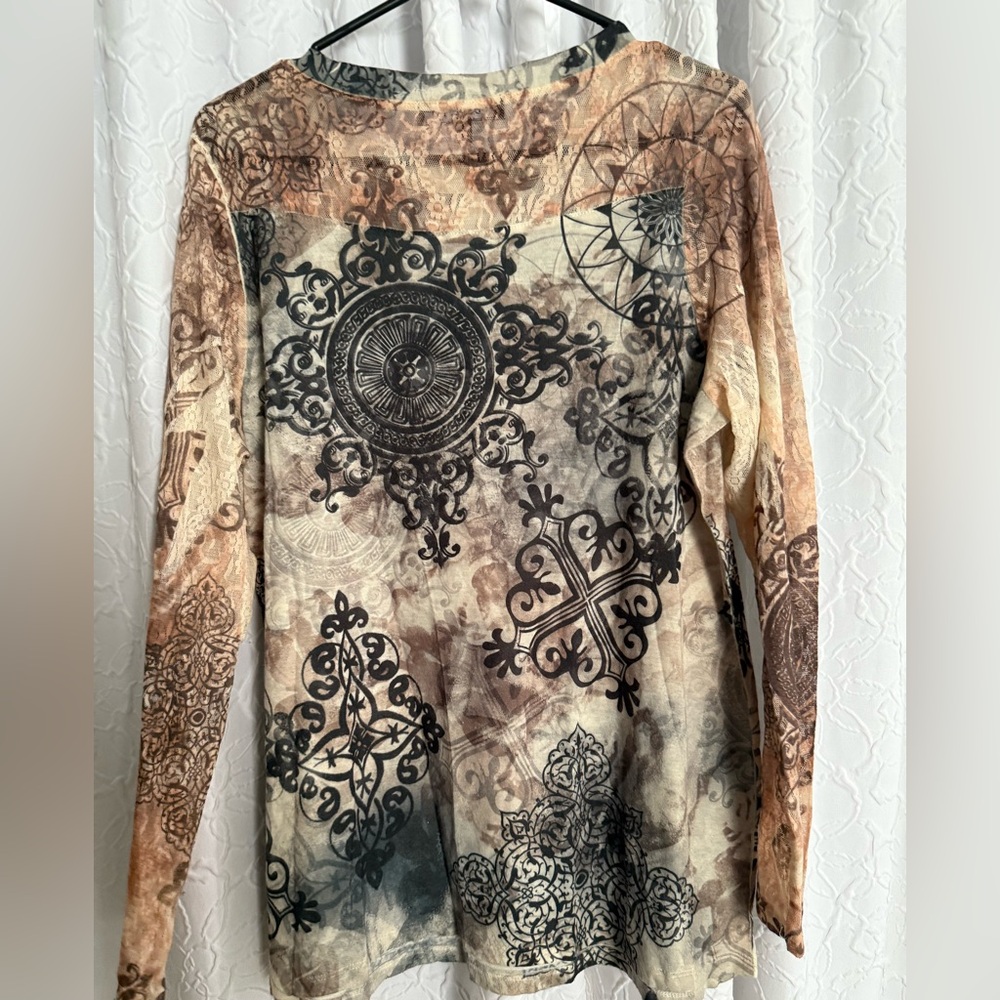 B.L.E.U. (XL)-Intricate Black and Brown Long Sleeve Top with a vintage look - Picture 2 of 3